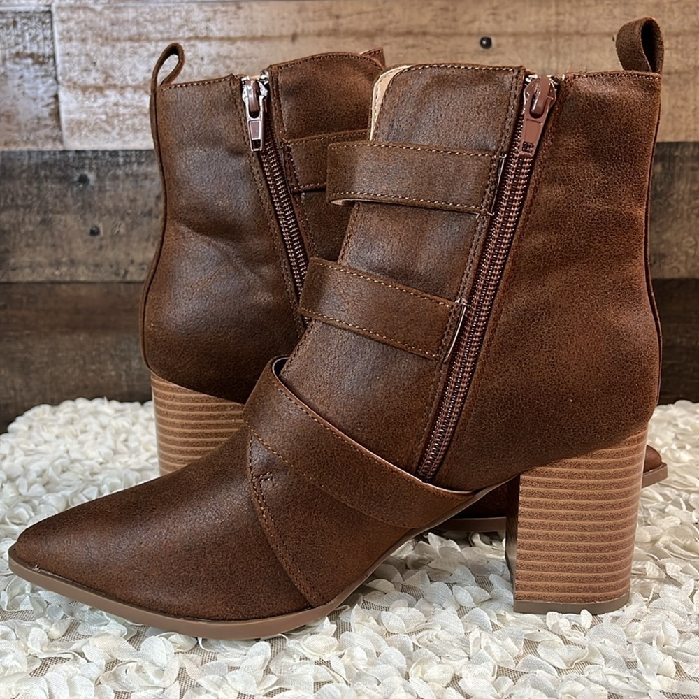 Journee Collection Brown & Gold Buckle Ankle Biker Pointed Booties Size 6 NEW - Picture 7 of 9